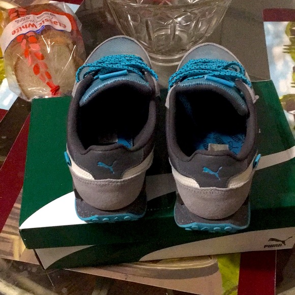 NEW PUMAS TEAL SIZE 10 got half size to small can’t wear them - Picture 1 of 5